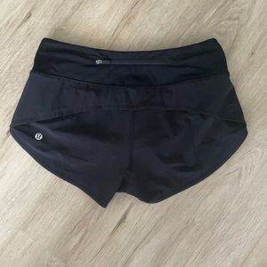 Lululemon Speed Up Shorts 2.5- size 2